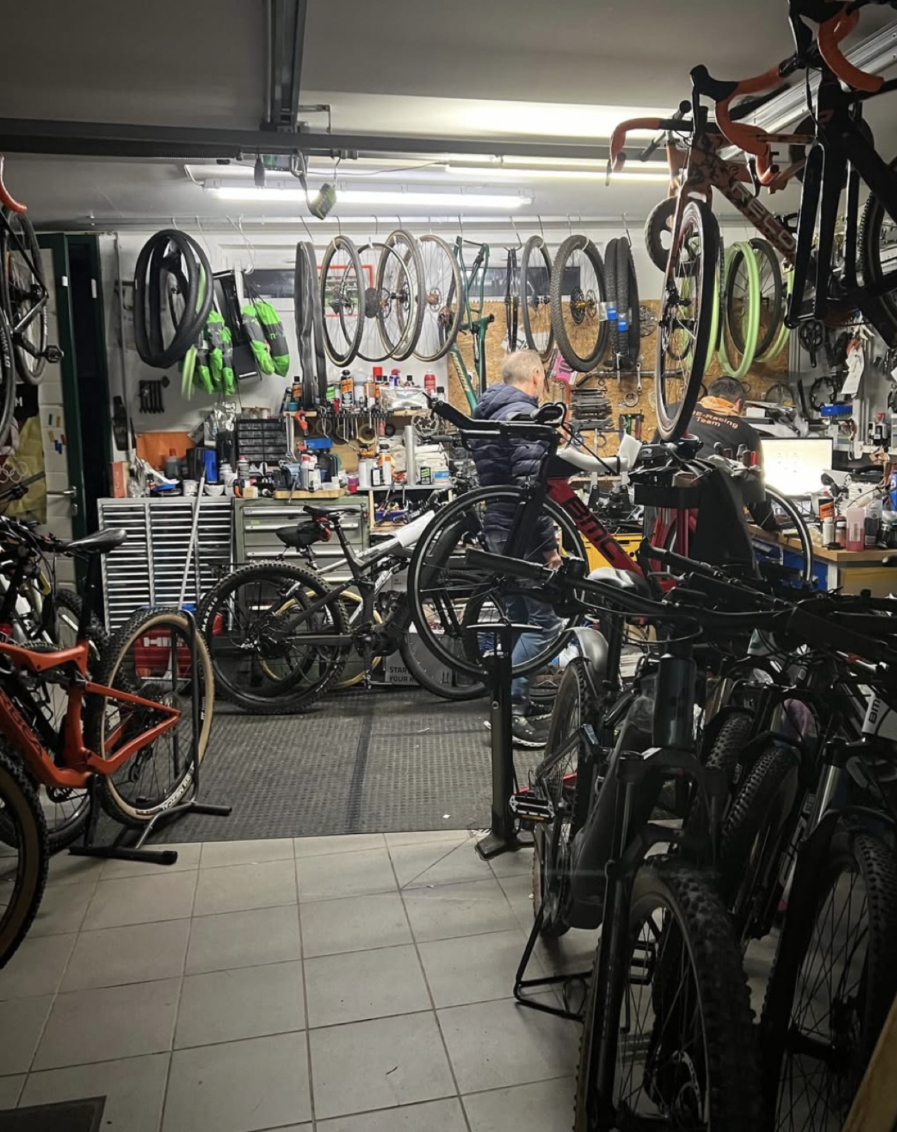 Werkstatt &middot; Service & Reparatur